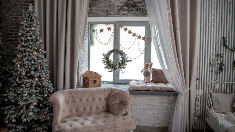5 Christmas Window Display Ideas for Your Home | Atlas Glass